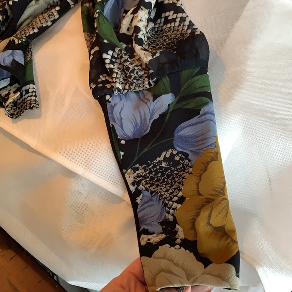 Cabi#3762 snake/floral top Small - Picture 8 of 10